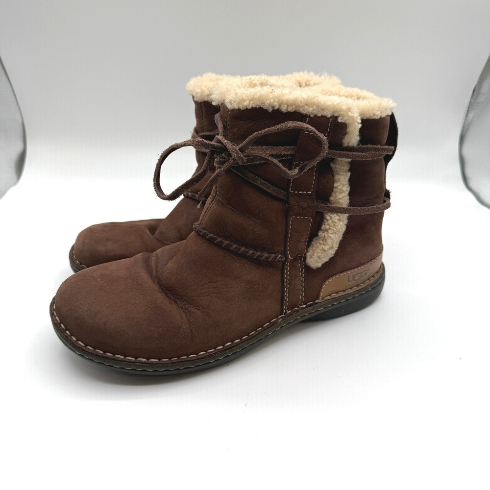 UGG Winter Cove Boots Women 9 Brown Leather Shearling Lined Lace Up Winter Ankle